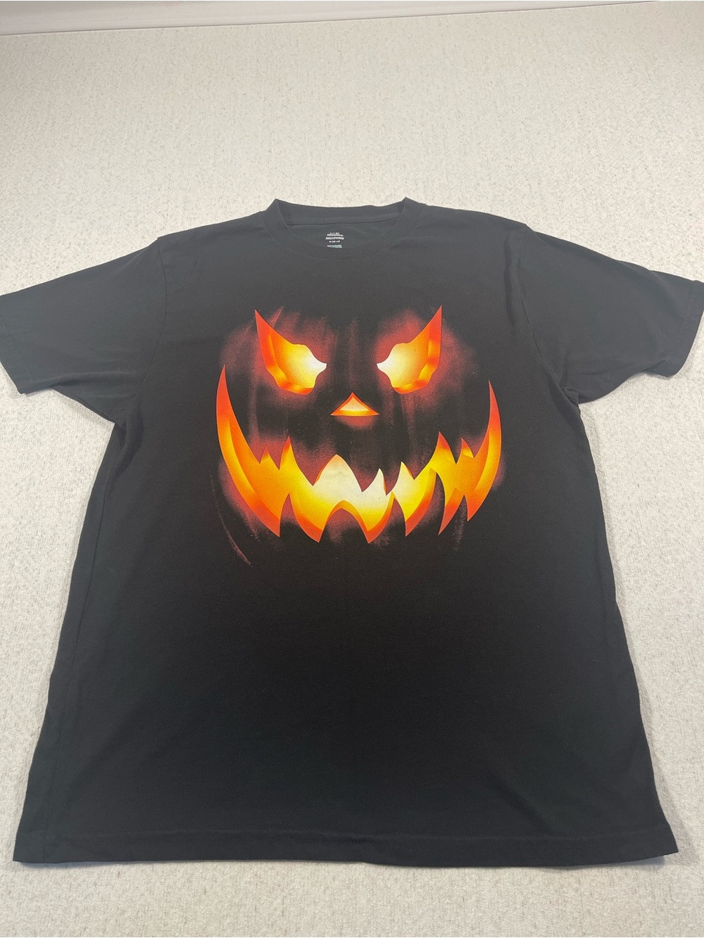 Celebrate! Halloween Men's (M)Black Jack-O'-Lantern Graphic T-Shirt. SKU#0632